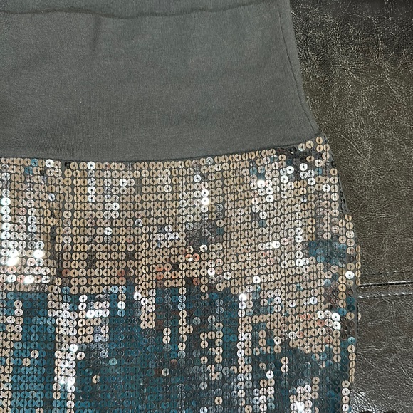 Silver sequin mini skirt - Picture 3 of 3
